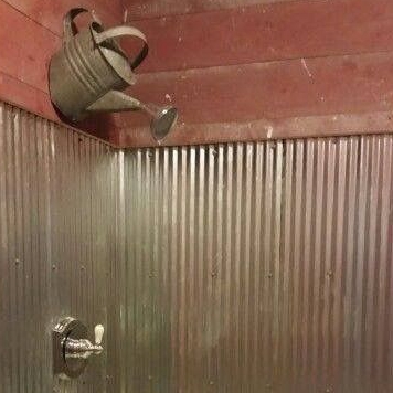 适用于客人浴室。简单便宜。
